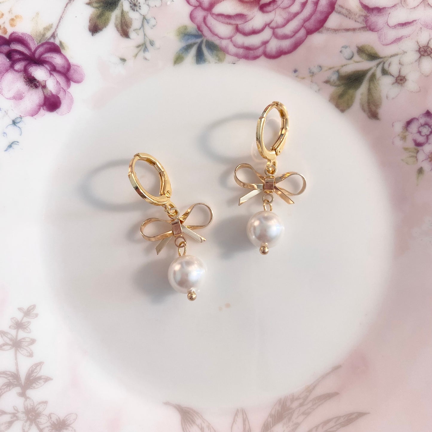 Pearly Ribbon Gold Hoop Earrings