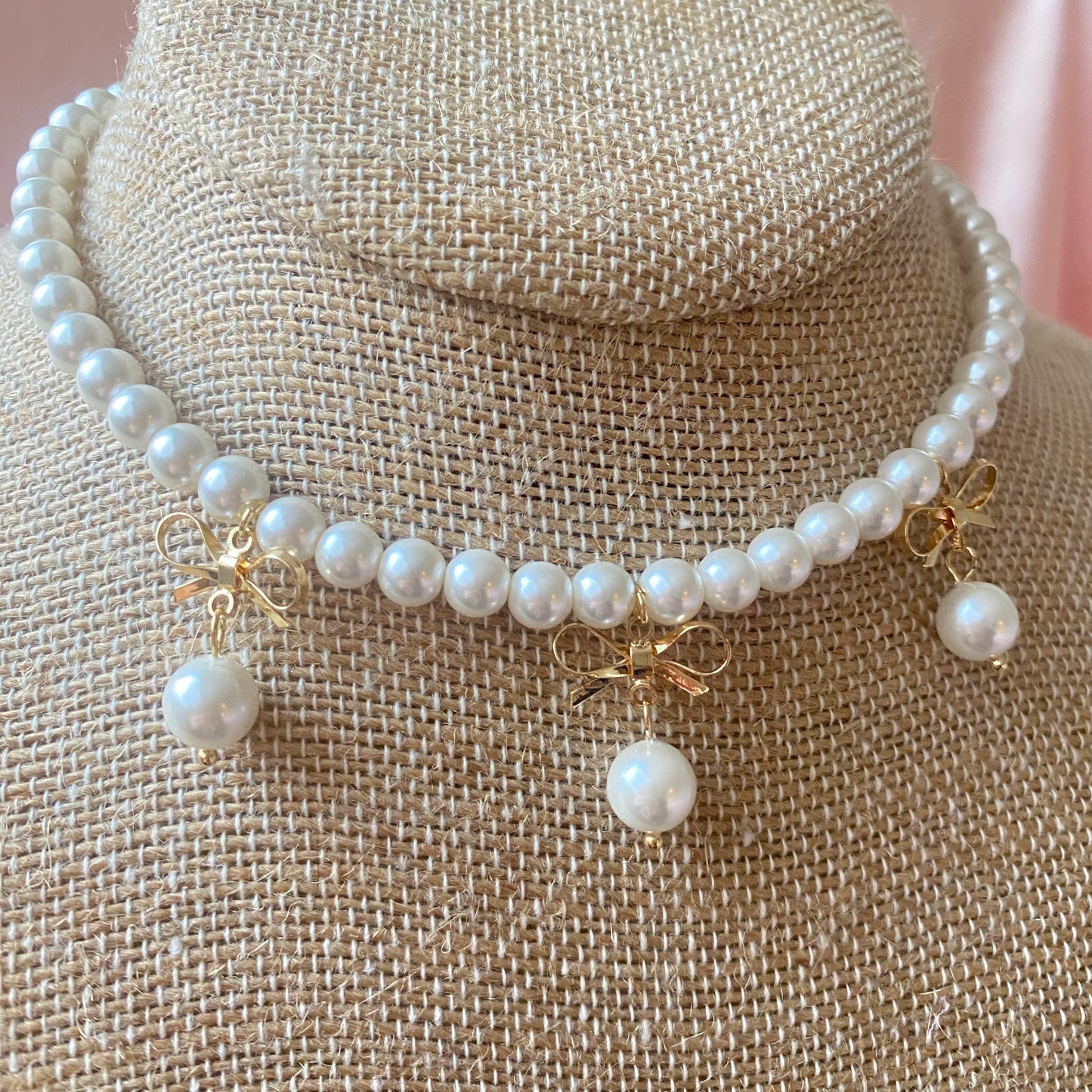Pearly Ribbon Necklace