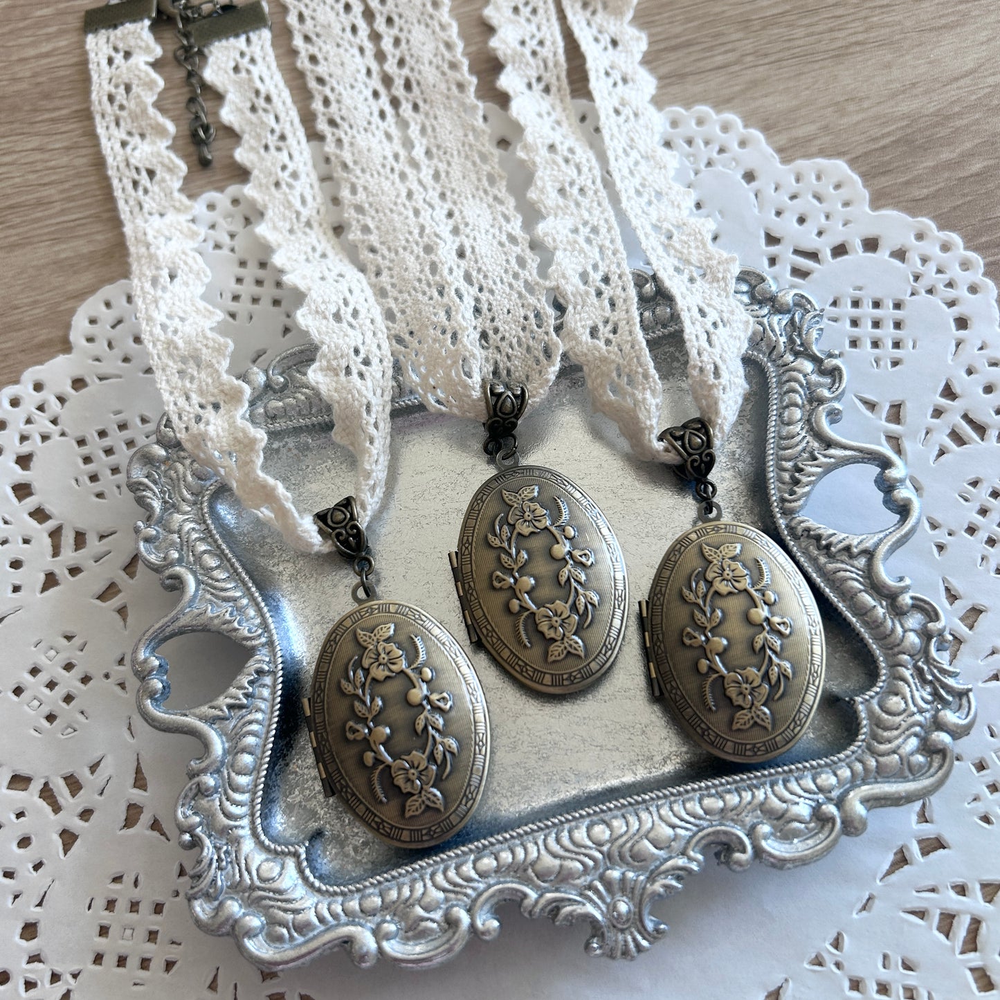 Oval Locket Lace Choker