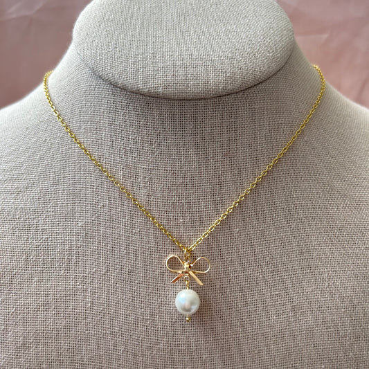 Pearly Ribbon Necklace